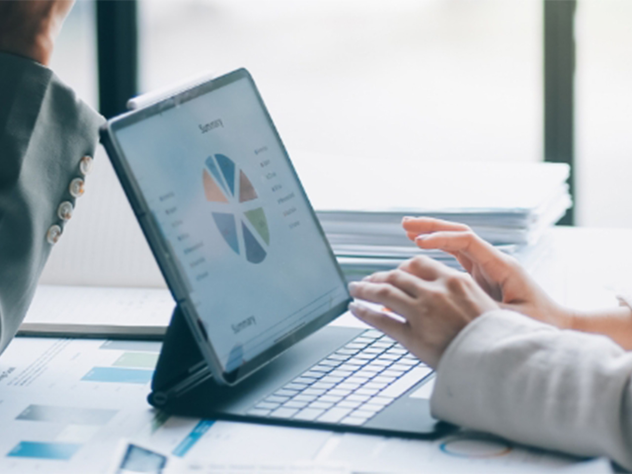 We address the complex processes unique to the chemical industry, removing the burden of CFP calculation and resolving the shortage of specialized personnel.